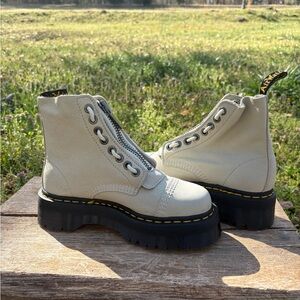 Dr. Martens Sinclair Boots in Smoked Mint Nubuck size 7